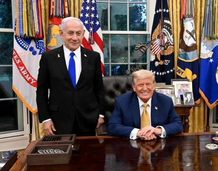 特朗普敦促以色列总统赦免以色列总理内坦。

他认为内坦居功至伟，倘若能获赦免，以