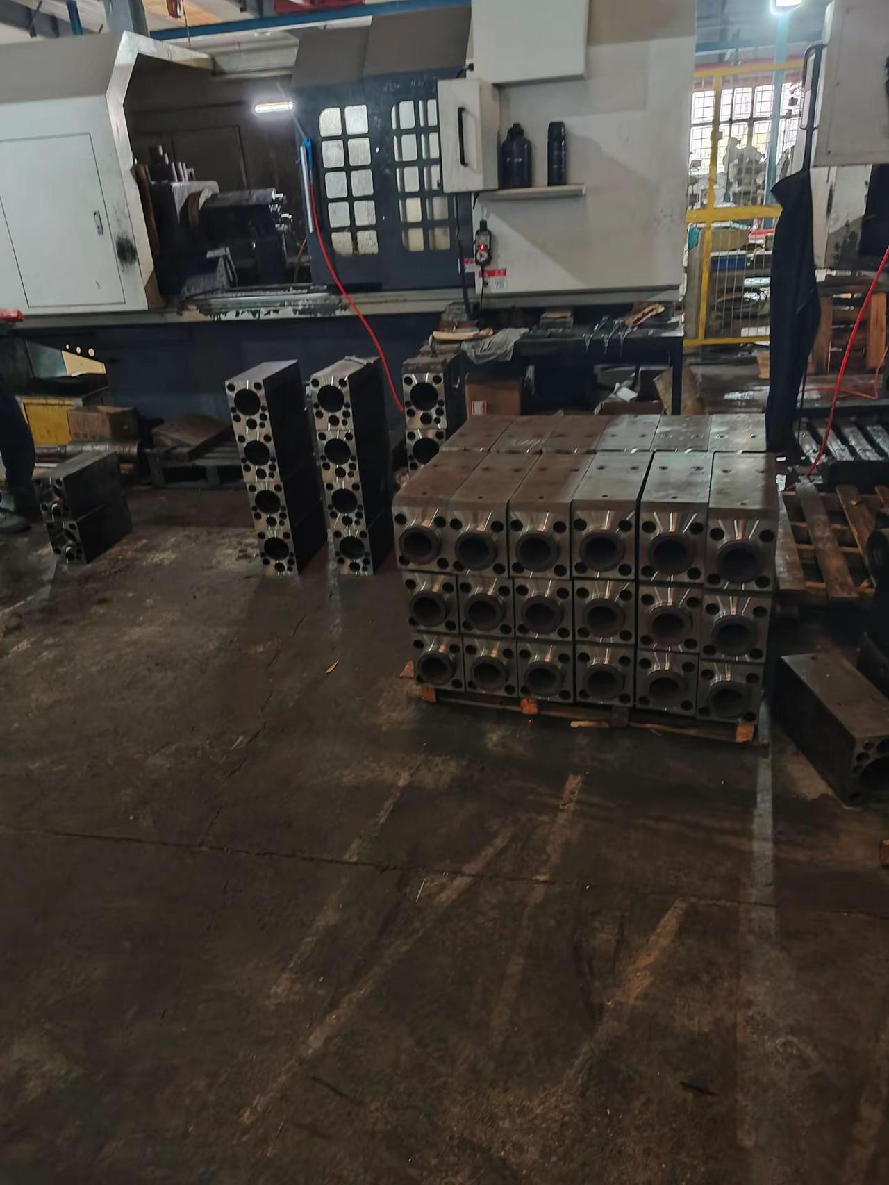 为了生活都不容易