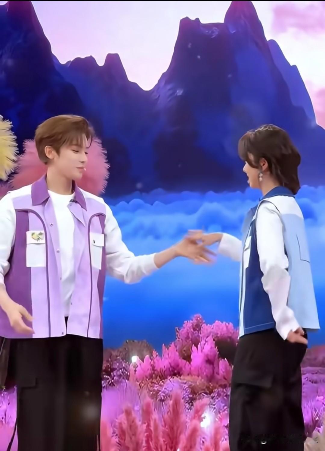 天呐！松韵这次二搭简直神了，整个氛围都变得纯净舒服，观感太棒了！ 👍🏻👍?