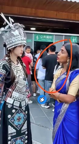 贵州一景区内，一名印度女子上厕所拒绝排队。面对众人的指责，她非但没有收敛，反而当
