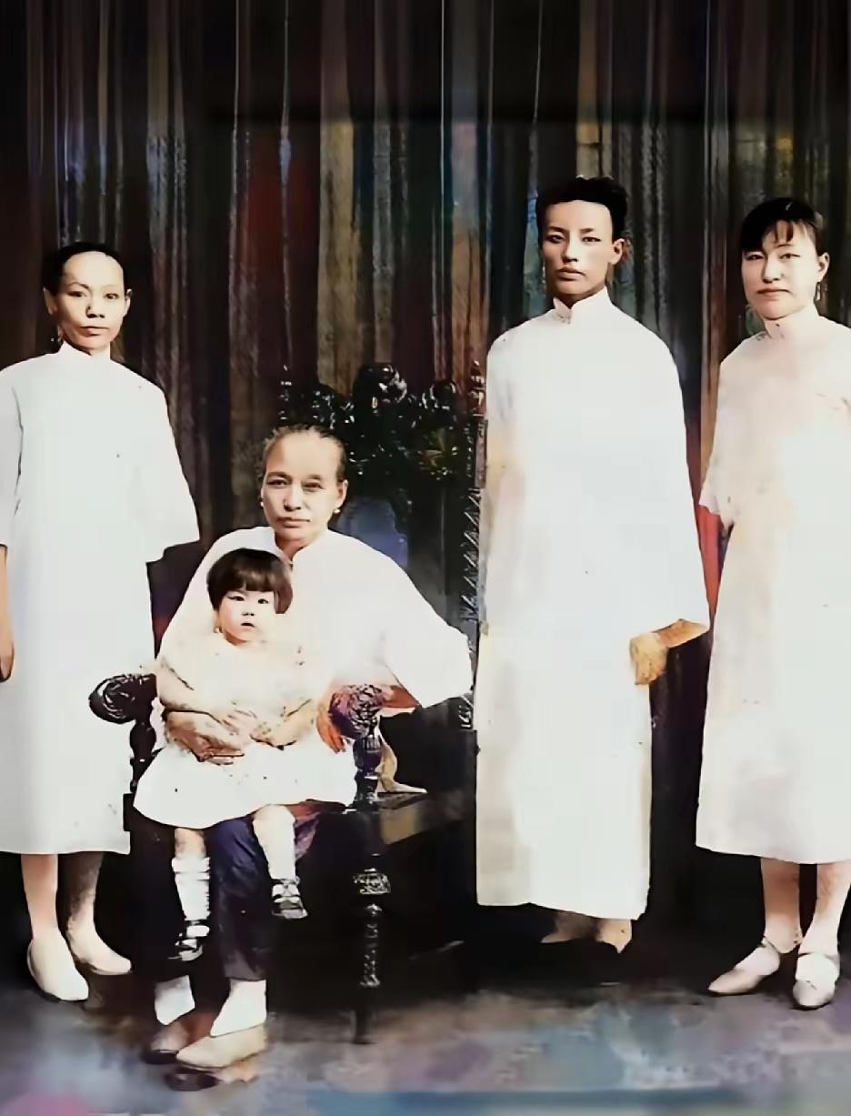 陈洁如是蒋介石的第三任妻子，她为人和善，事事与丈夫为主，谁能想到，7年的夫妻关系