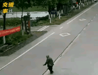 这是几个意思啊？双向奔赴的这么精准？就这么急匆匆的见面了，你说他俩在抢什么呢？