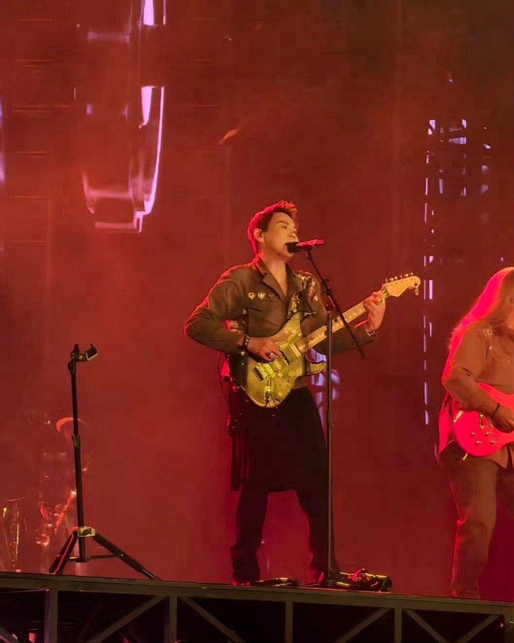 感觉陶喆干完这次就不干了 电吉他黑色柳丁加rap直接封神，摇滚组曲重新编排后更有