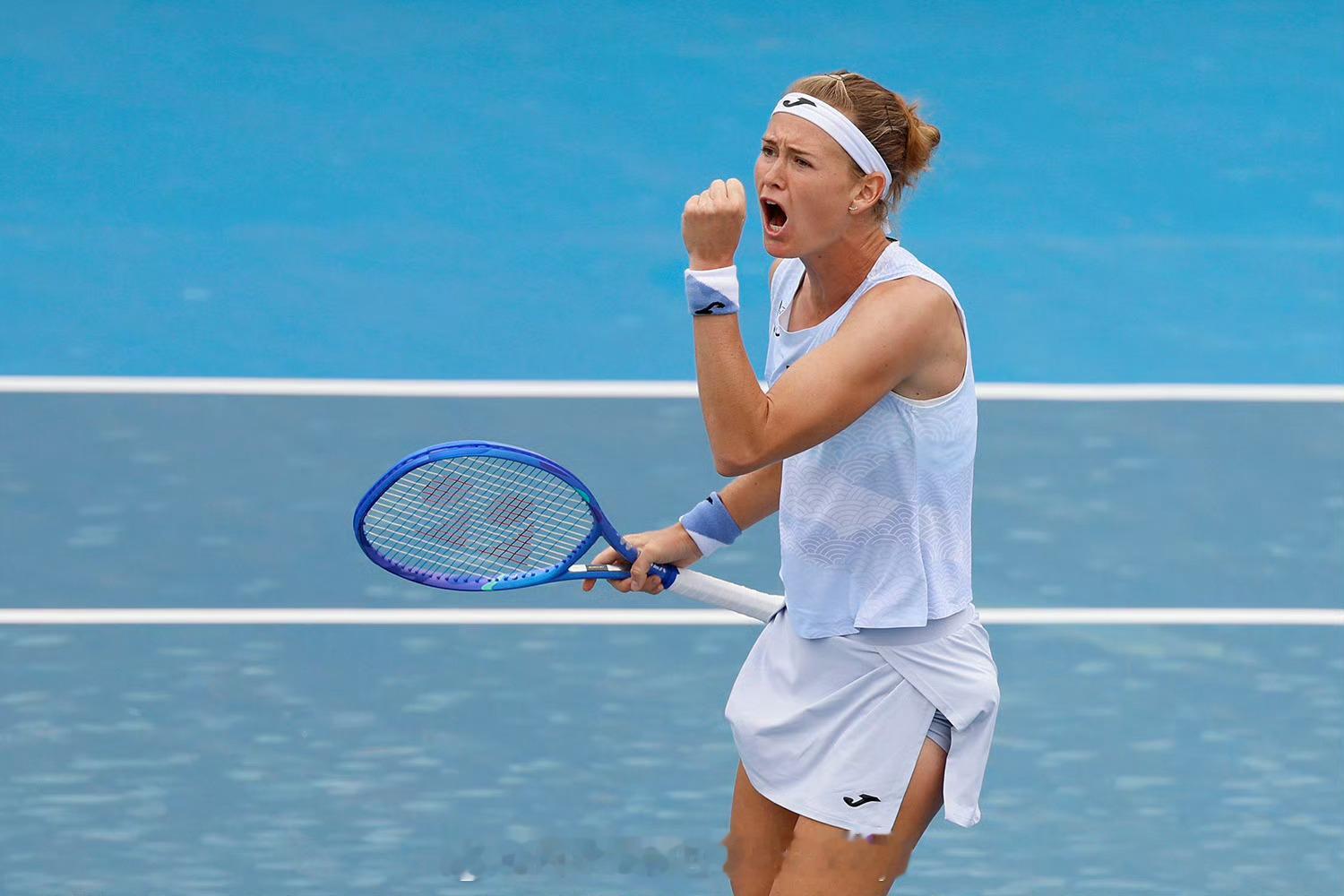 鲍兹科娃夺得布拉格冠军🏆WTA250布拉格5号种子布兹科娃以2-6 6-1 6