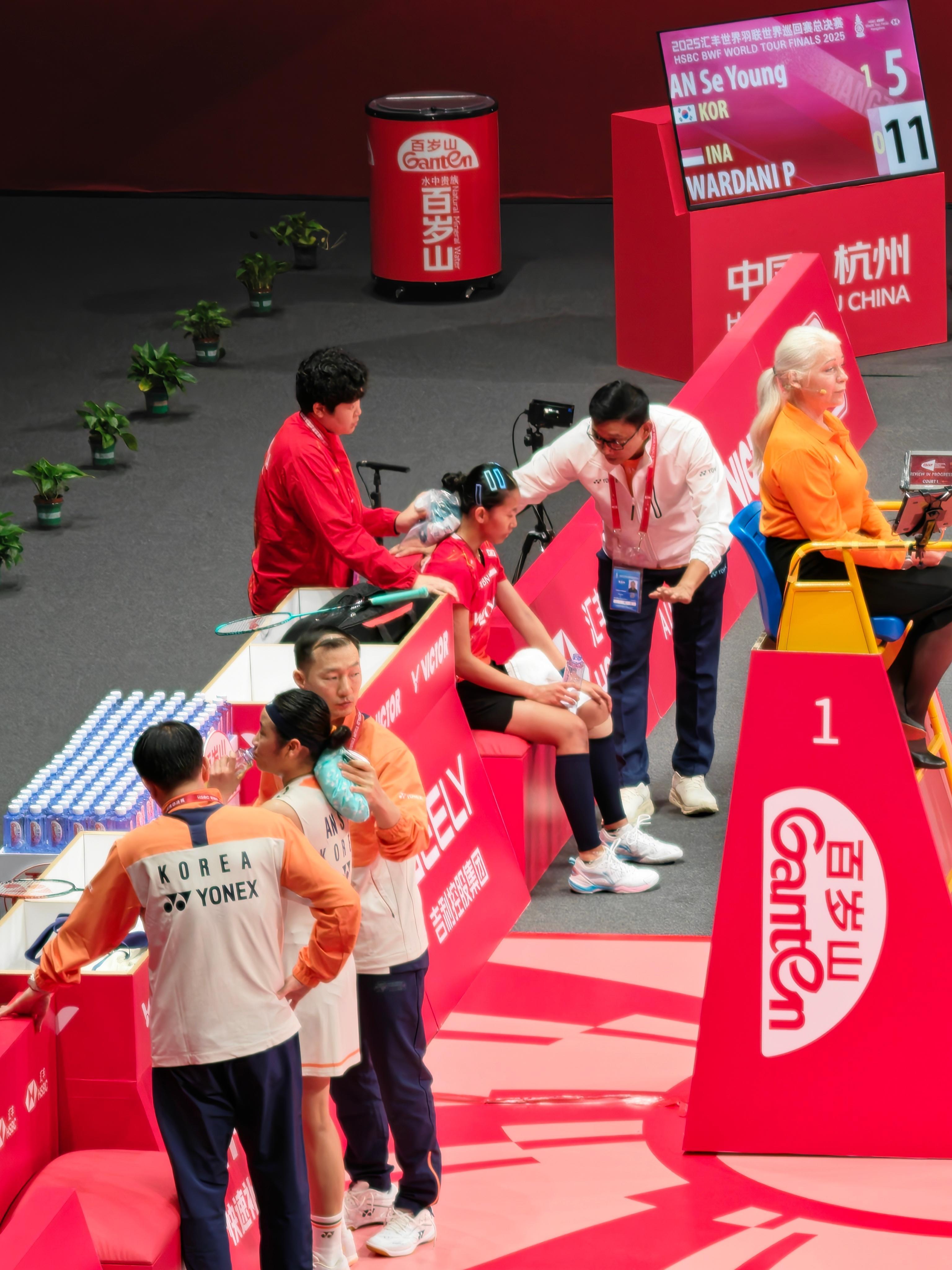 安洗莹🇰🇷 21-16、5-11 🇮🇩瓦尔达尼决胜杭州胜利在握 2025