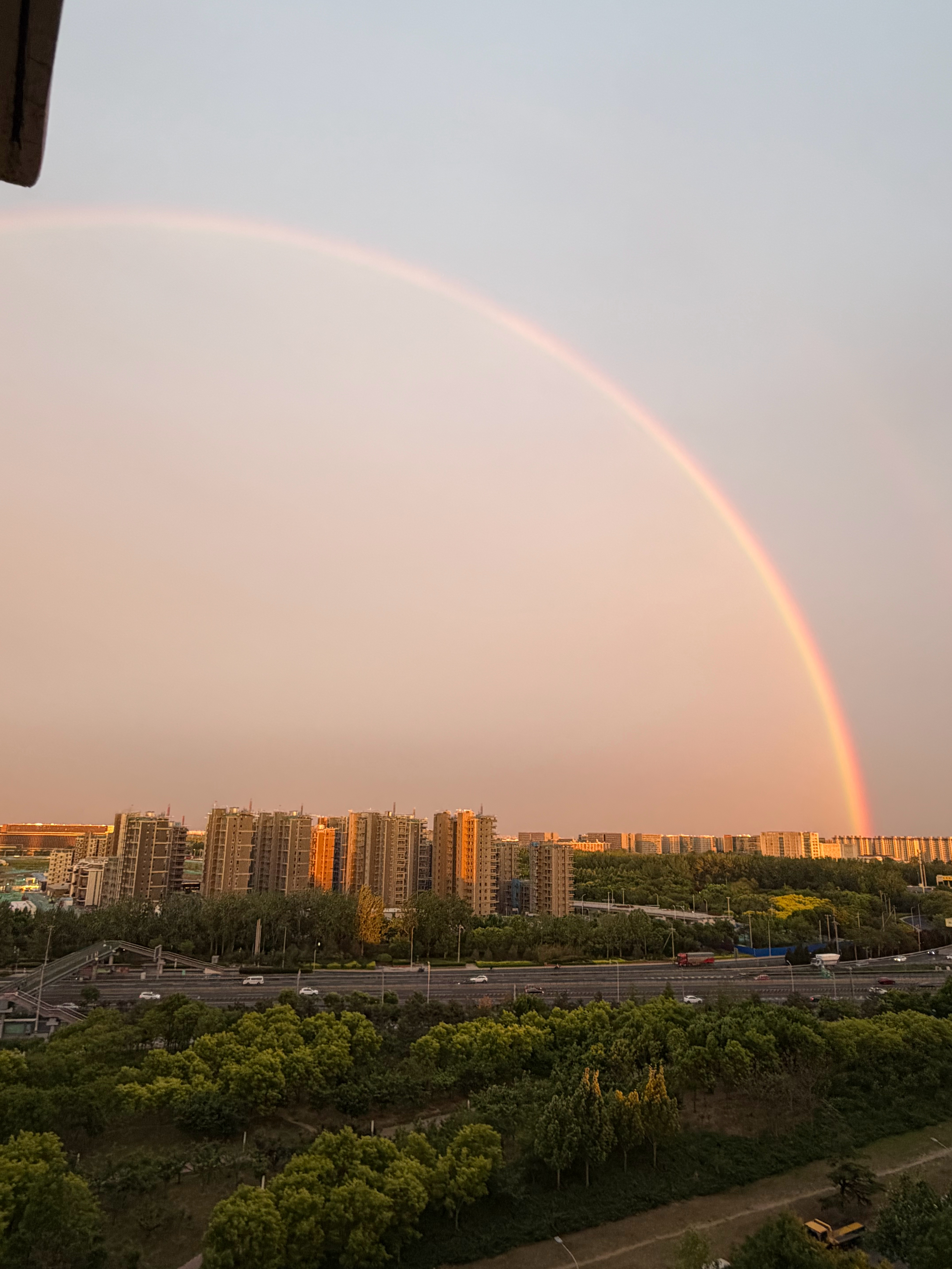拍到一个彩虹，送给大家 