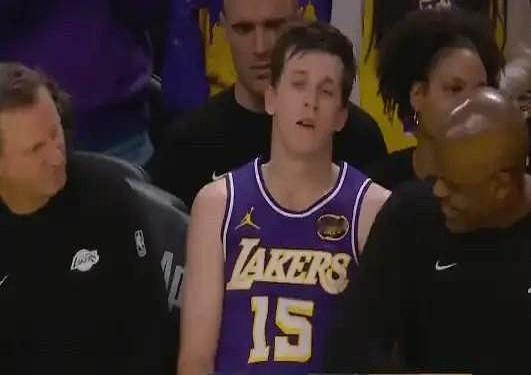 里夫斯关键先生啊
 

湖人眼看就要被快船追上，他第四节一个人就轰下18分带走了