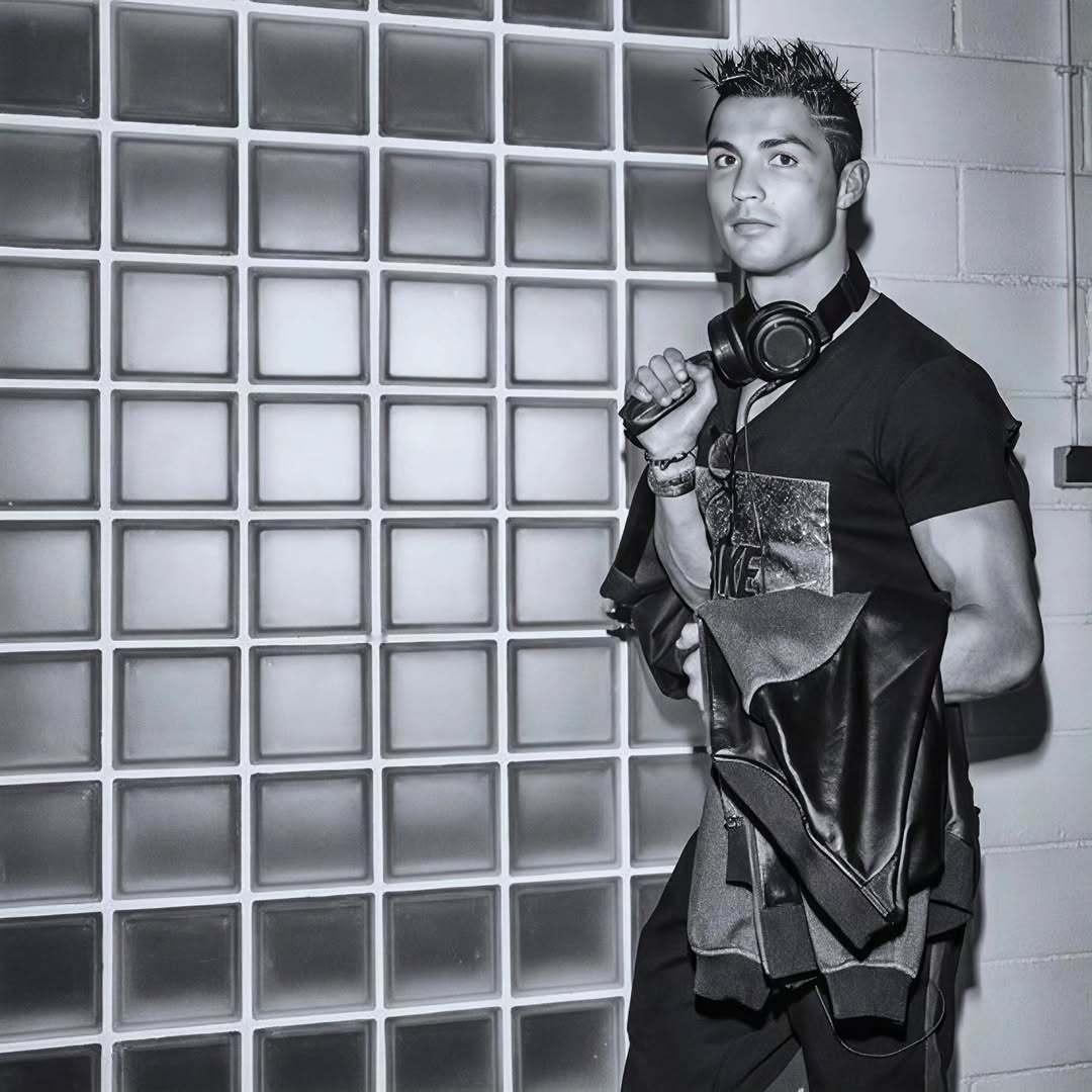 C罗c罗 男孩儿形态 