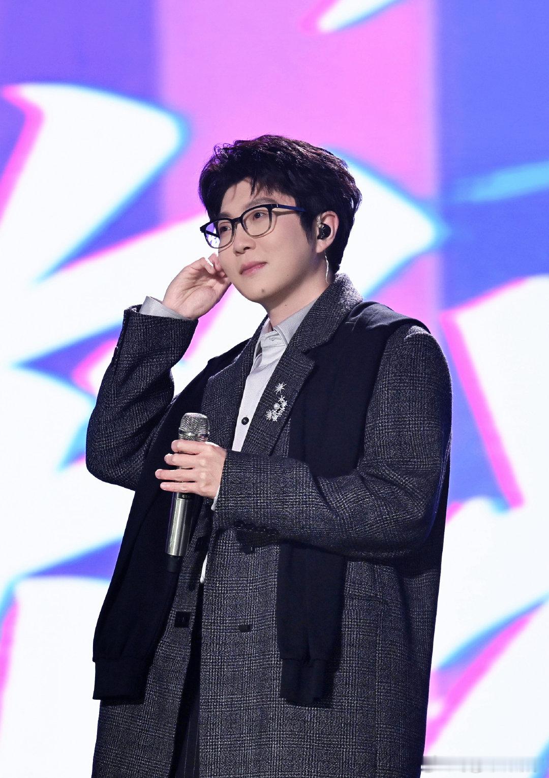 毛不易沈佳润唱不染毛不易沈佳润合作 谁的DNA动了！两东北人把古风歌《不染》唱出