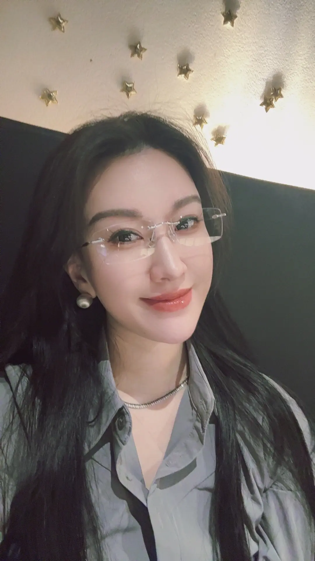 生活会告诉你，什么叫身不由己。压力会告诉你，什么是无可奈何。现实会让你...