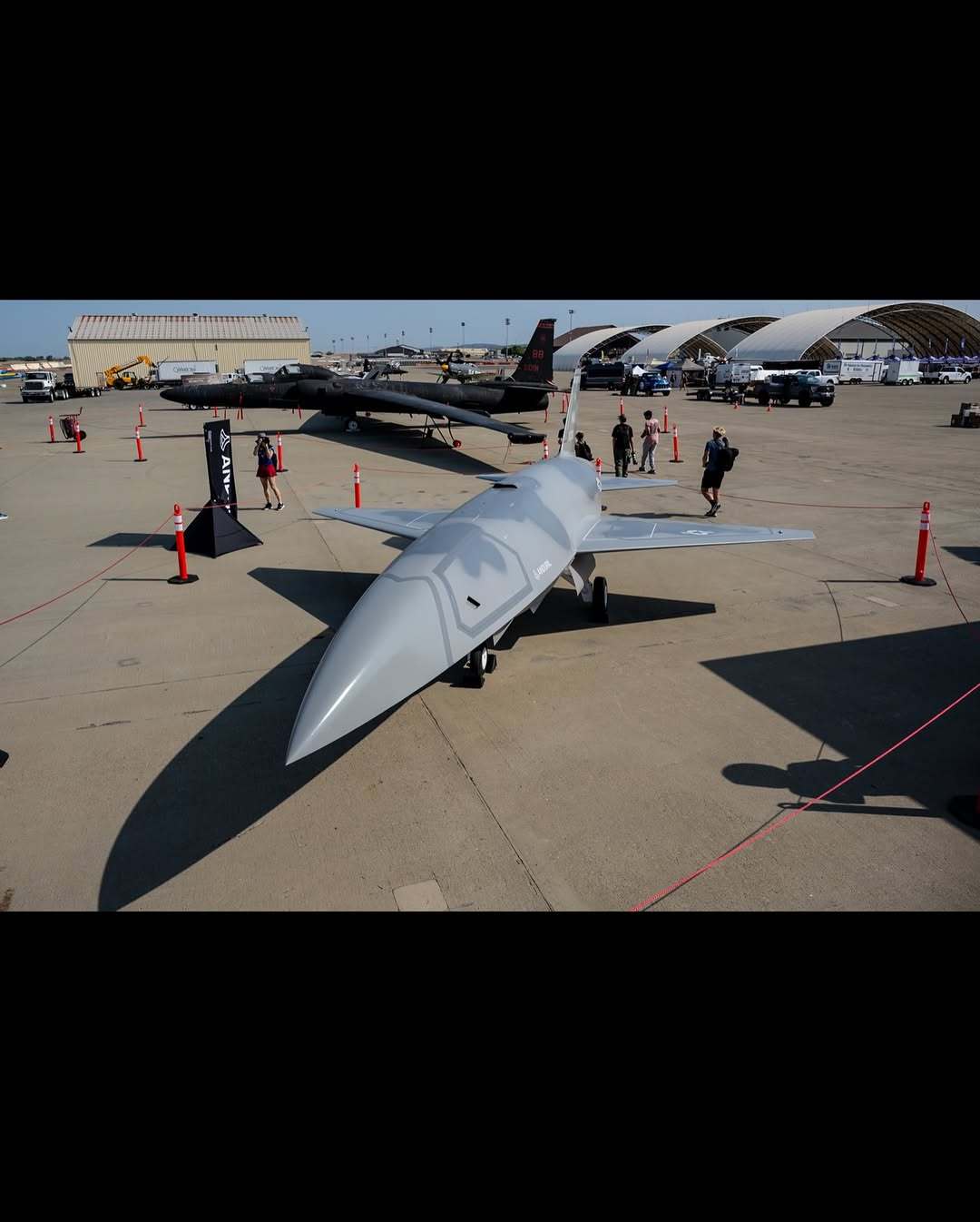 每天认识一件兵器 在2025年美国比尔空军与航天博览会上，安杜里尔公司的 YFQ