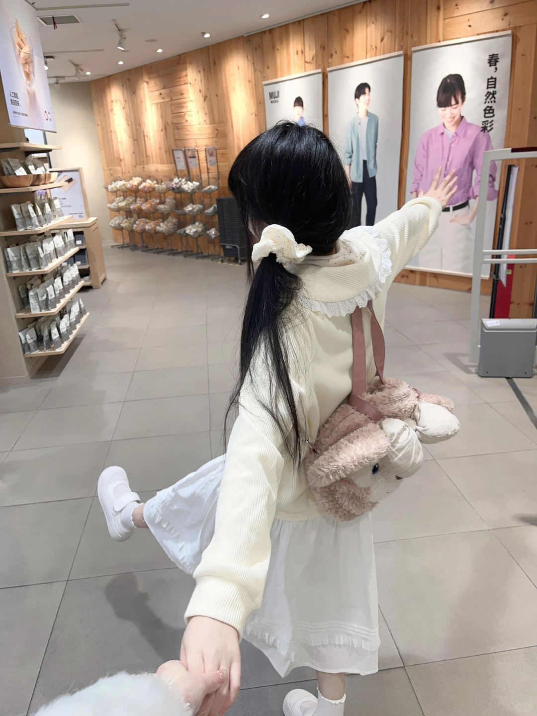 牵我的手 ⸝⸝>ᴗ<⸝⸝