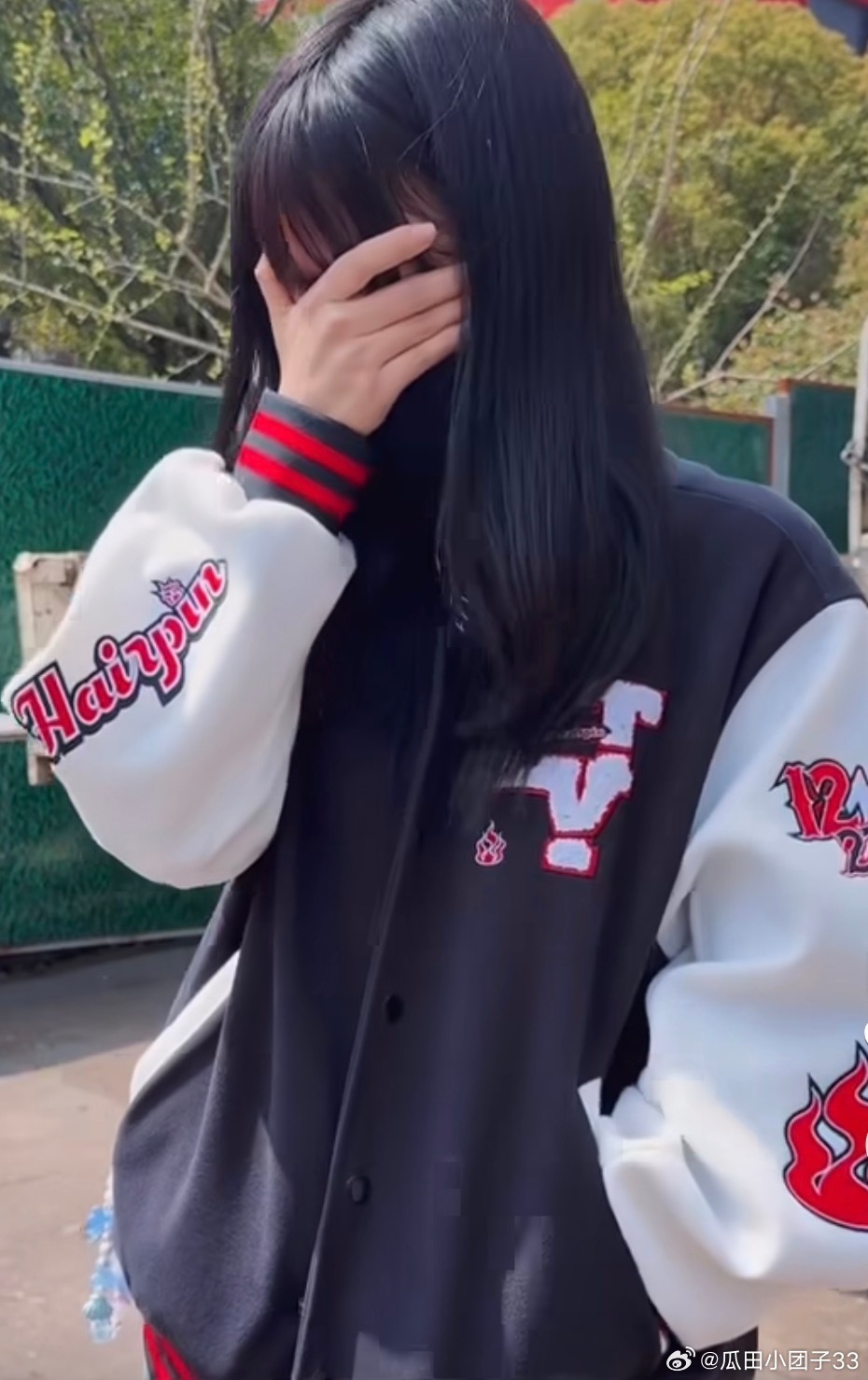 李艺彤哭着和粉丝道歉支持李艺彤维权！ 