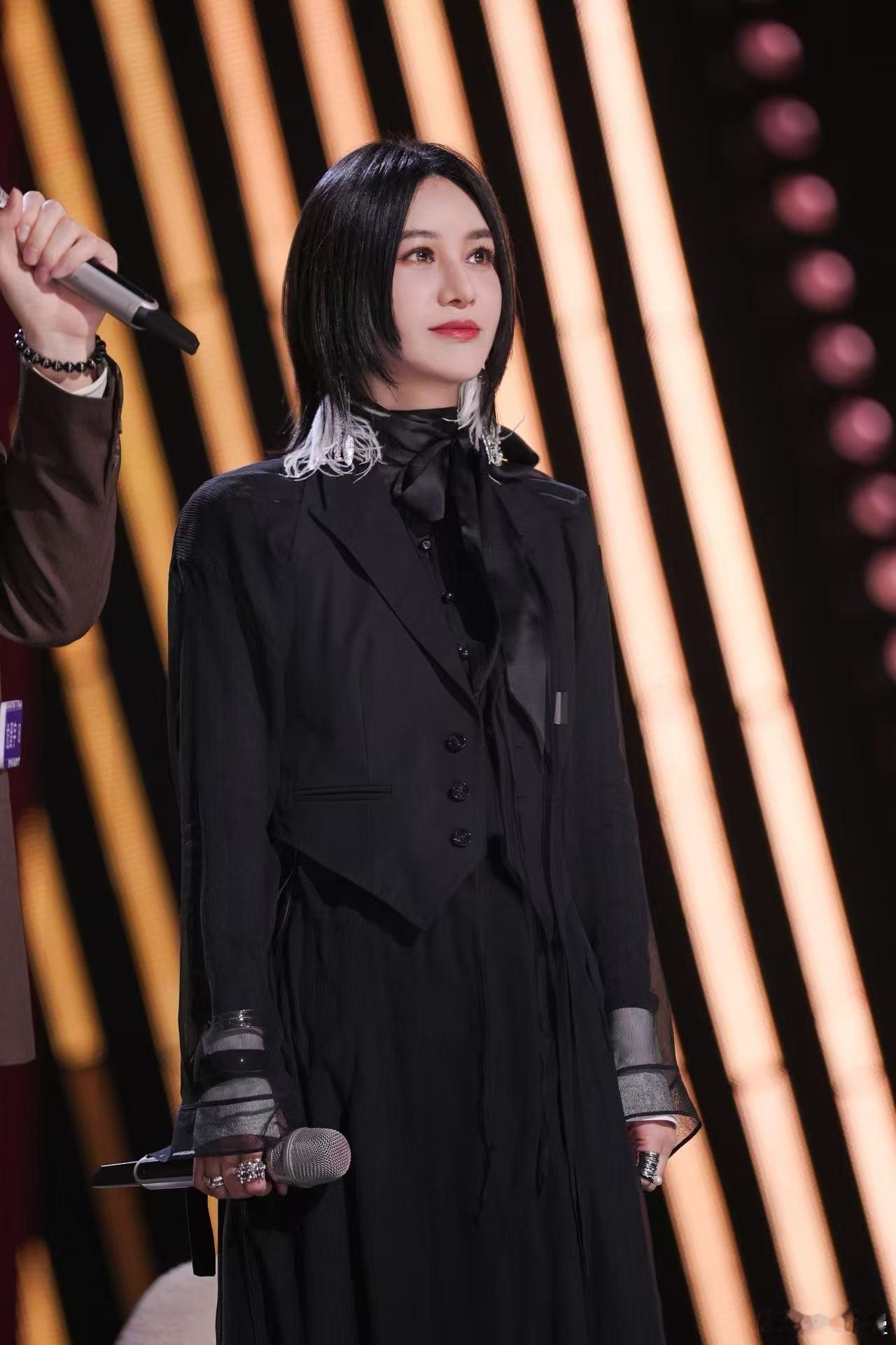 尚雯婕保姆级帮唱托举新人为危晋宇扛下高难度唱段，连夜做demo、落地马不停蹄练歌