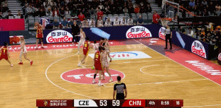 女篮空接有多丝滑？今天让你开开眼！杨舒予精准妙传，韩旭心领神会空切篮下，不停球直