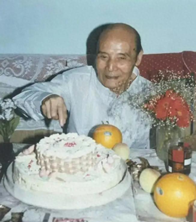 1982年潘汉年被恢复名誉，胡均鹤让儿子反映：我的事情也该澄清了，是不是时候说清