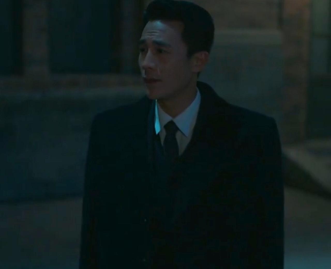 一觉睡醒，
是不是全网都知道了，
44岁的杜淳，今晚新剧《隐锋》要在央八开播了！