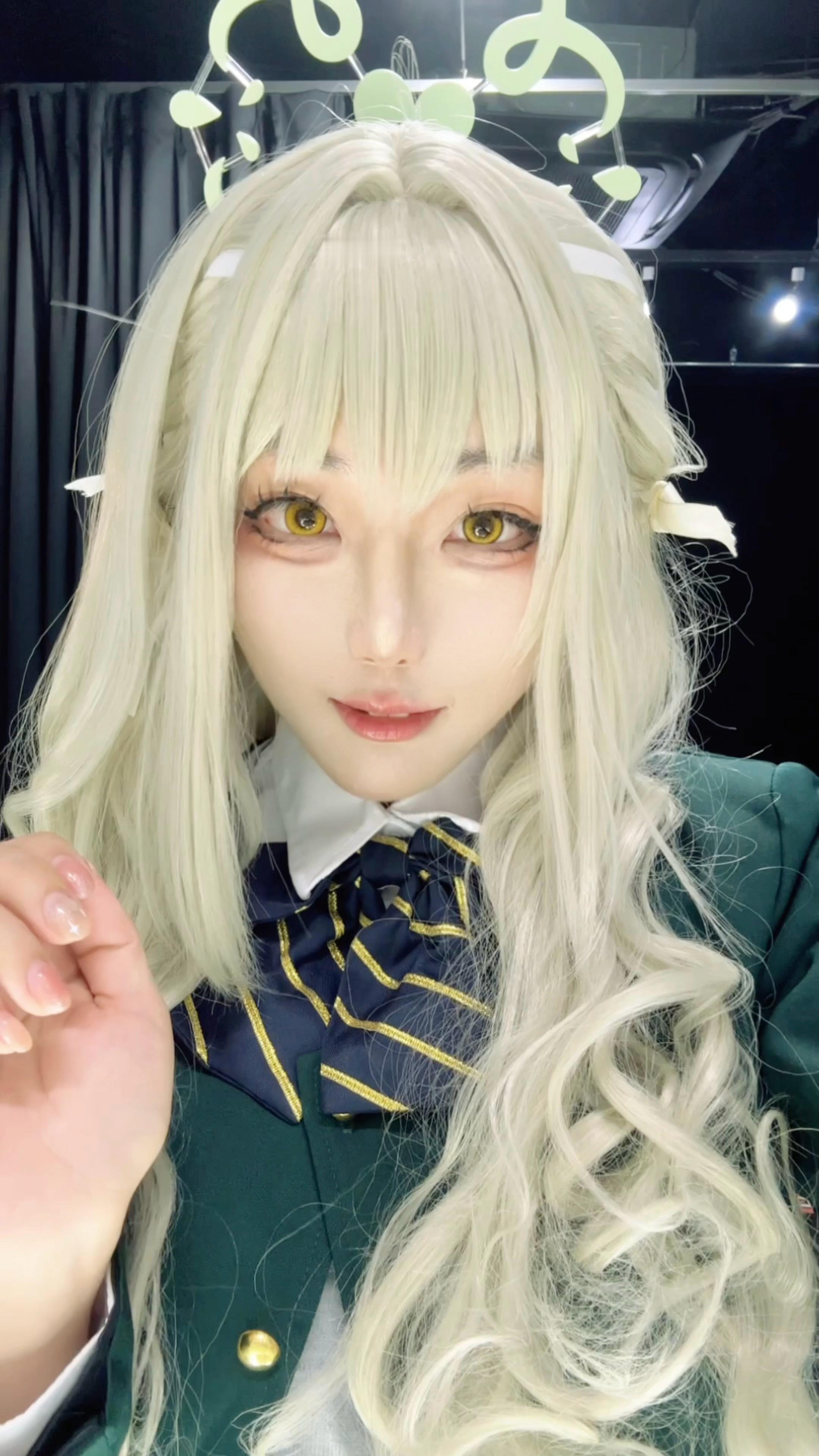 昨天美代生日出了美代但是到家时已经过了零点变成了我妈妈的生日了
