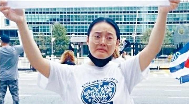 两名华人曾以“杰出人才”移民美国，现面临遣返回国，公民身份被撤销！这对华人夫妇的