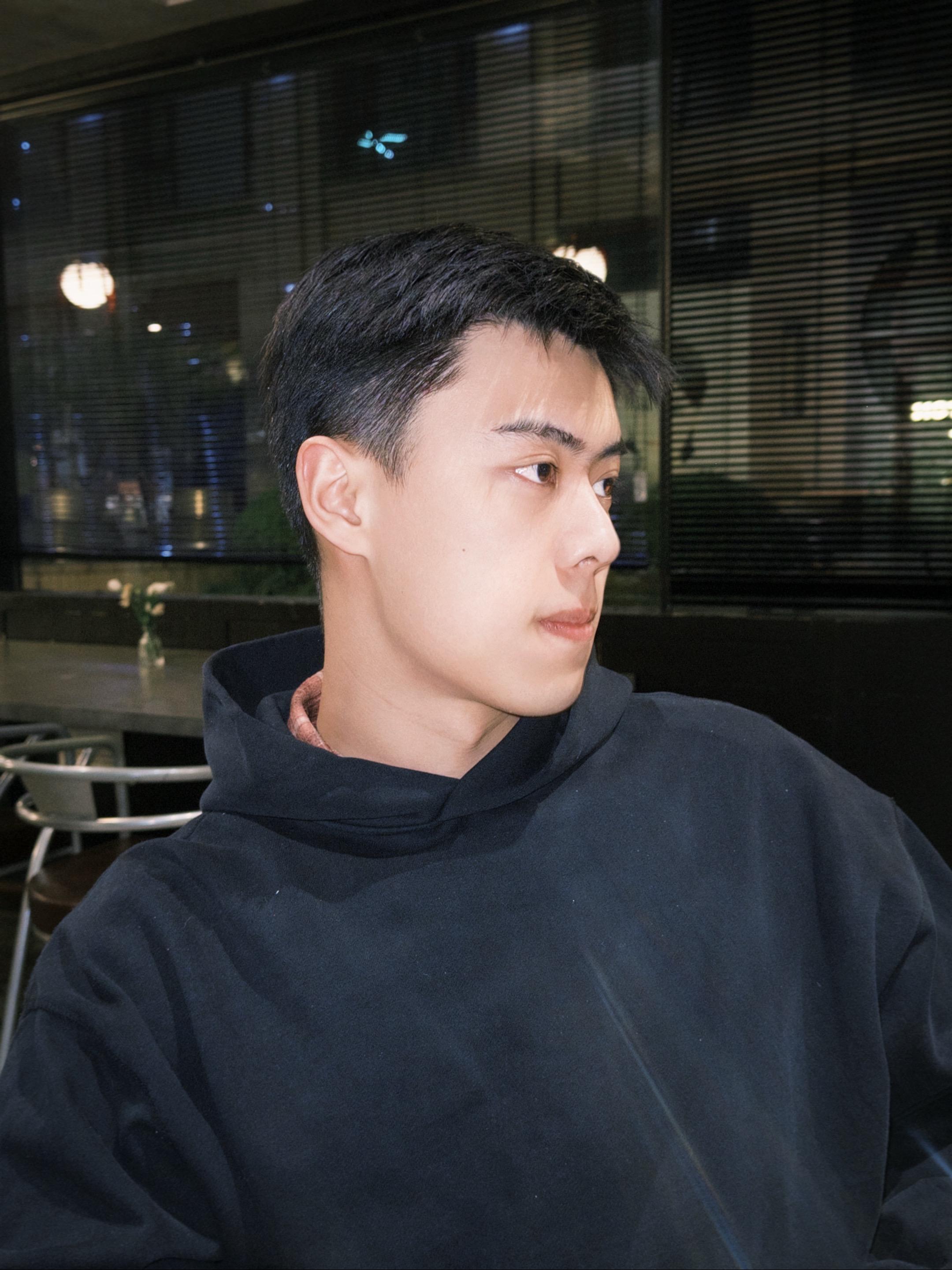 和你。