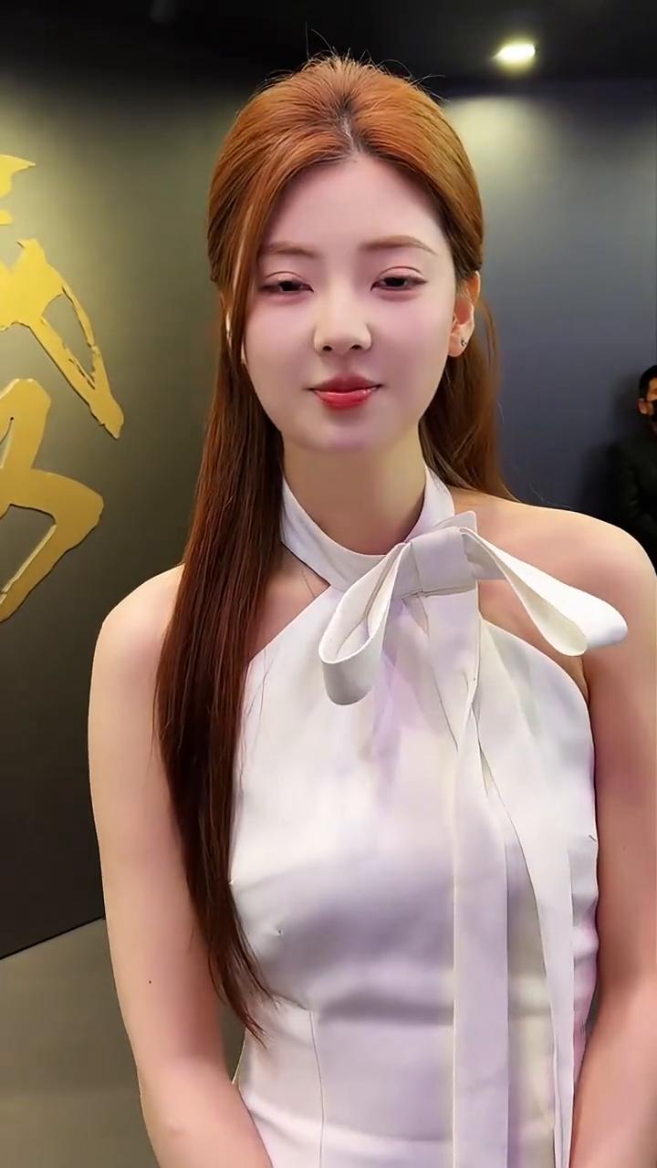 啥时候穿比基尼？ai一个就好了，ai一个大肚子，ai一个对那个ai，我和凉凉在一