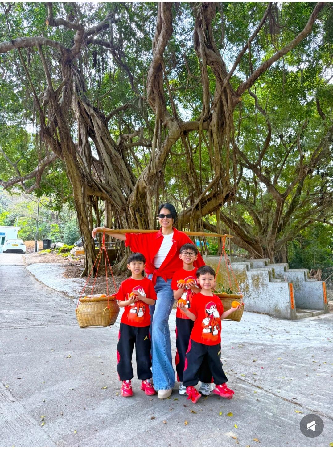 胡杏儿。一家好喜庆，颜值都在线。