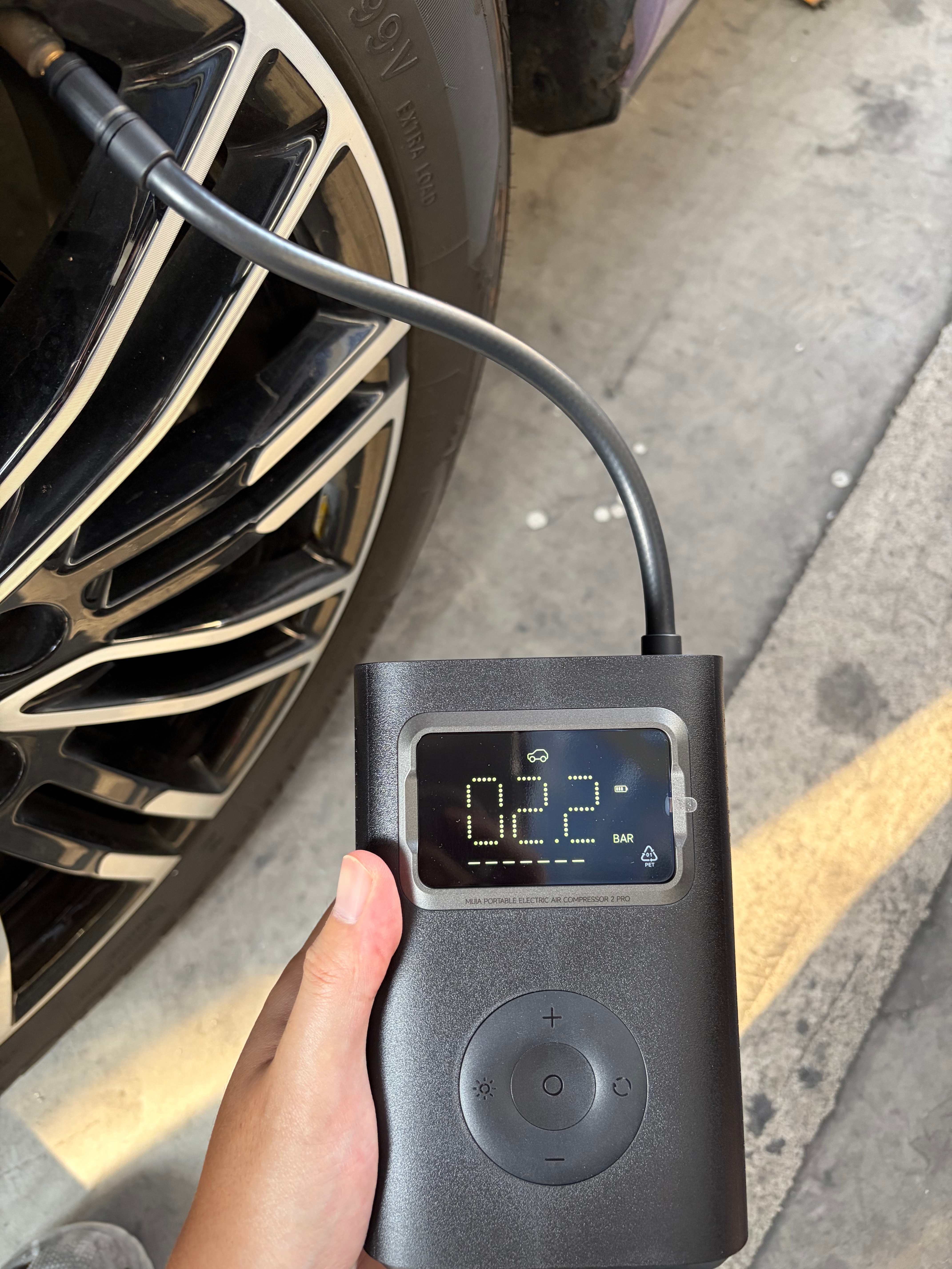 米家充气宝还挺方便的[666]汽车、摩托车、自行车、篮球啥的都能充 ​​​