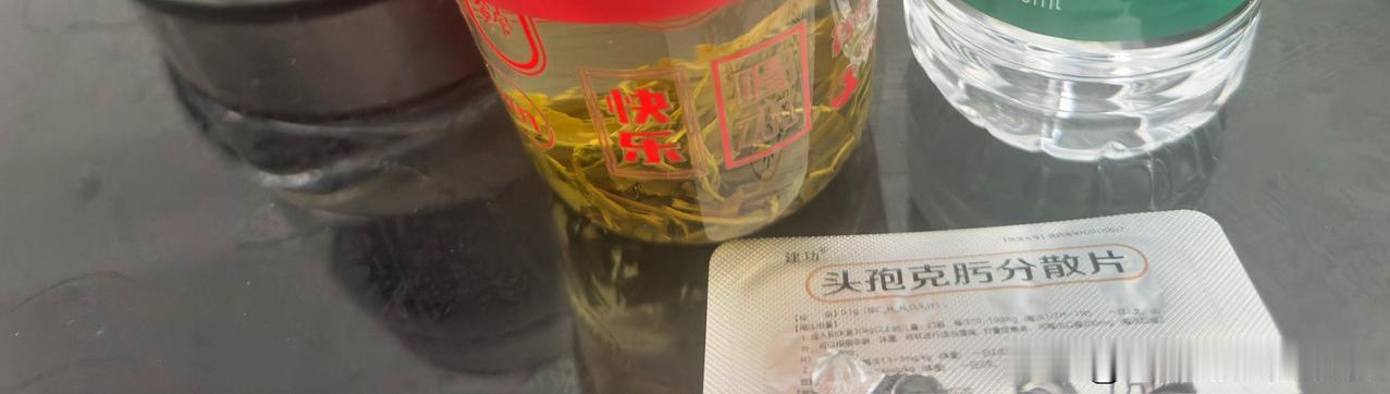 昨晚不怎么疼了，安安稳稳睡了一宿，娃没让他休息，继续去医院做志愿者服务。娃爸给我