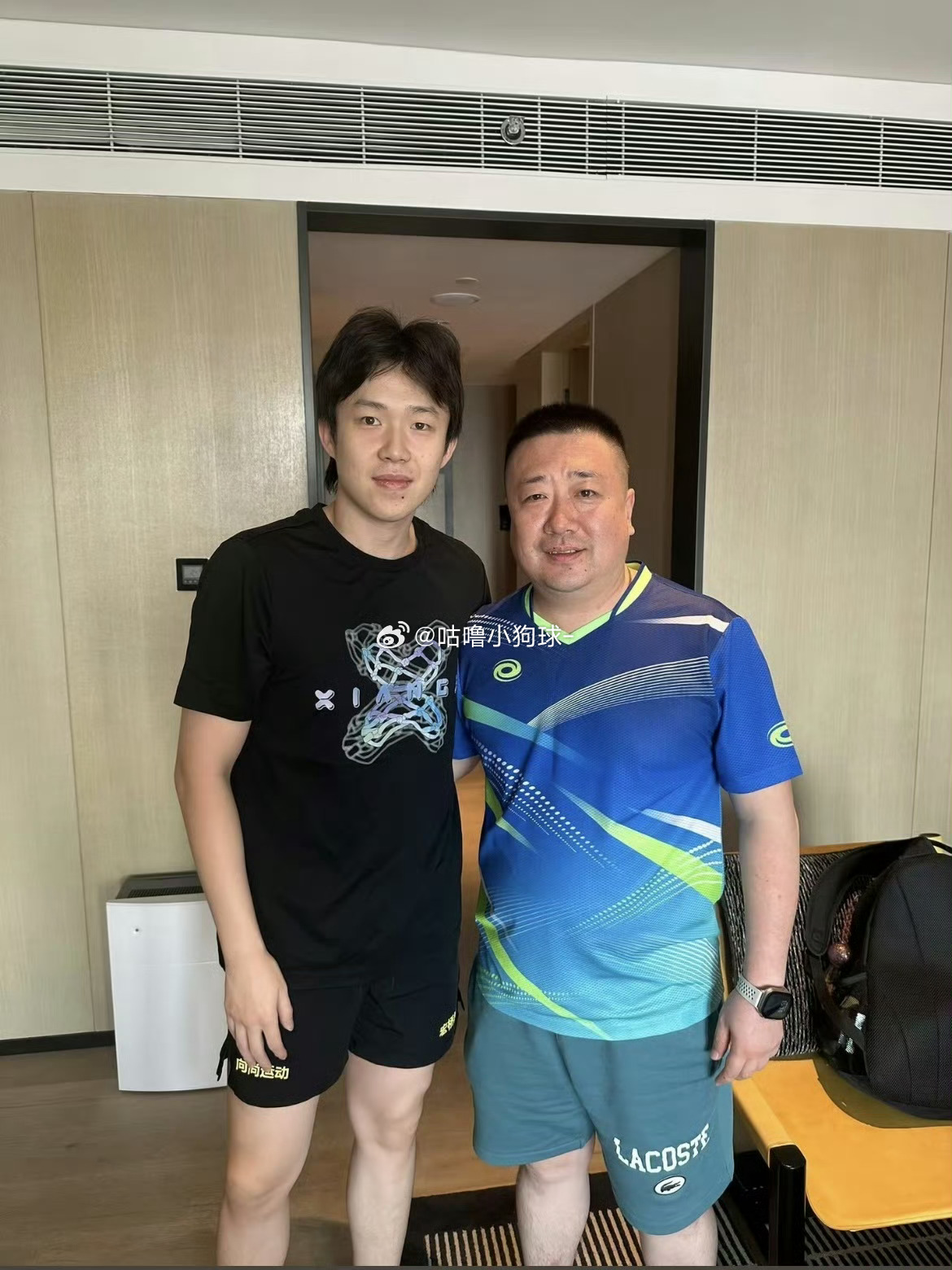 王楚钦从小男孩到王队王楚钦国乒  🏓从孤身离家练球的莽撞少年，到接过接力棒扛起
