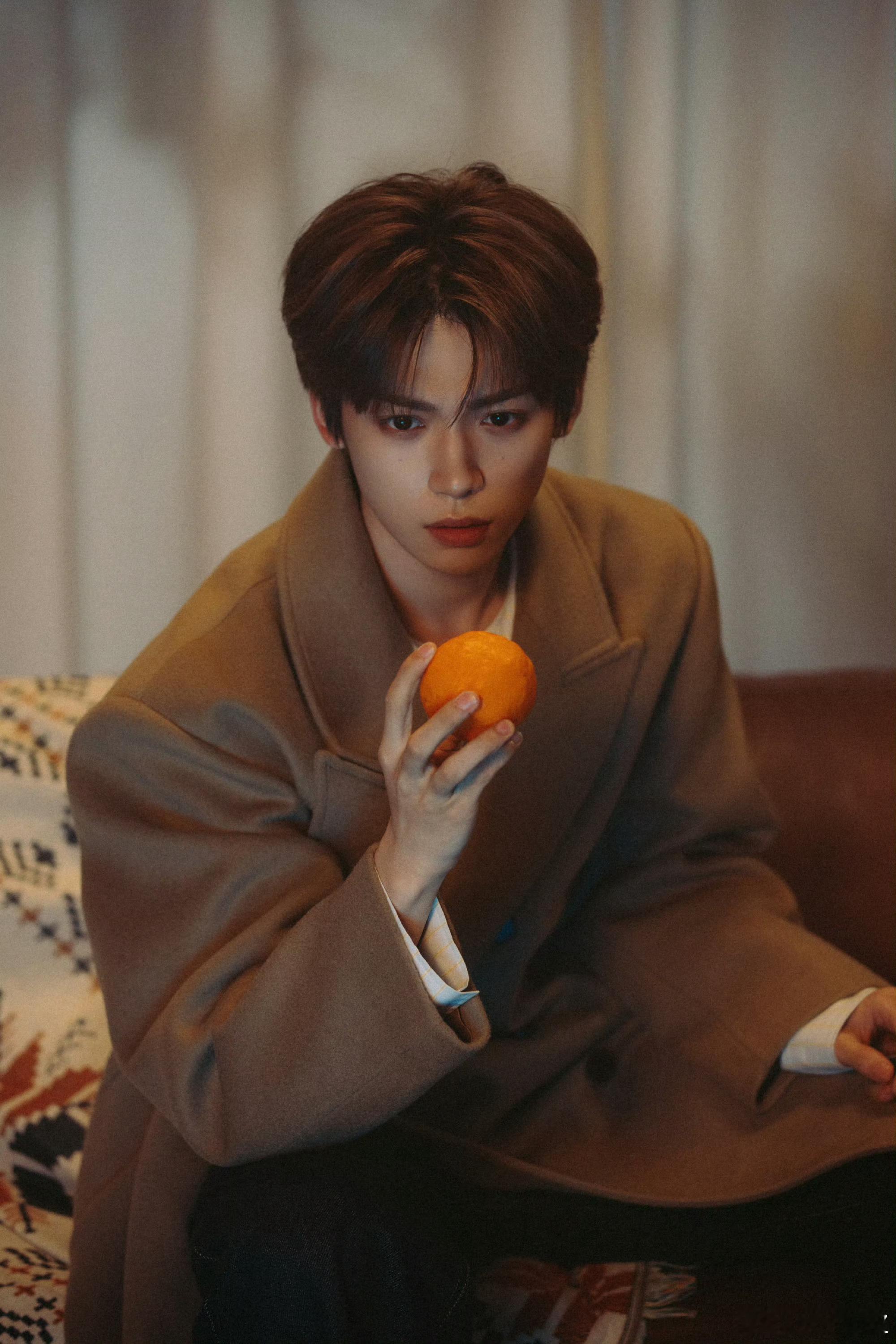 梓渝MV导演是吴夏帆梓渝《故乡月》的MV上线了。导演是吴夏帆。也是导演发文说“第