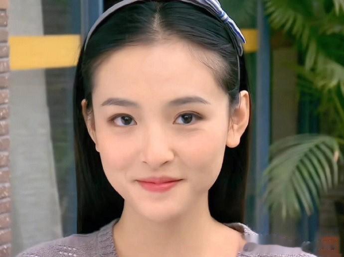 吴倩被传退赛了，可能是身体原因，也可能是心理原因。

三公选曲那段很明显感觉到她