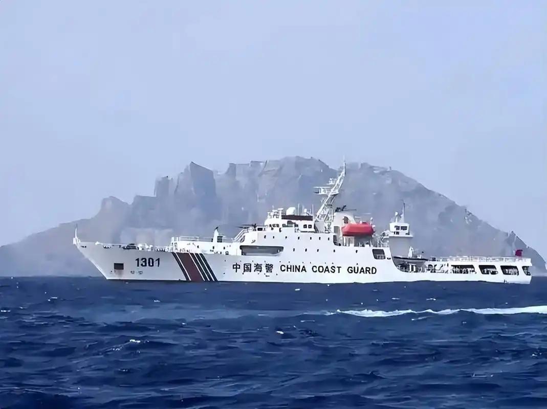 日本又来挑事了！钓鱼岛爆发激烈冲突，日本以渔船为诱饵，公然围堵中国海警船。

7
