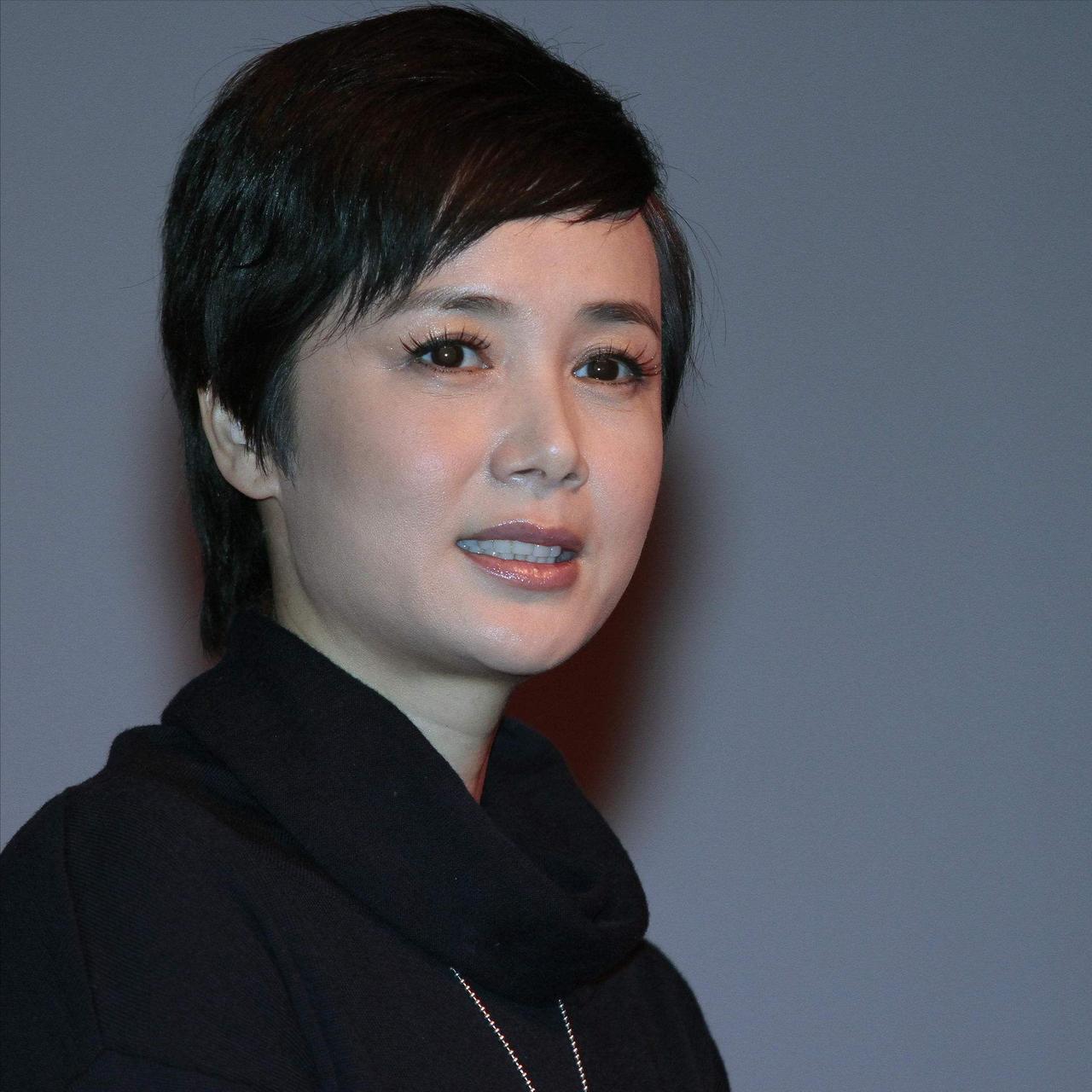 主持人，鲁豫，采访蒋雯丽，去了蚌埠，采访了几个路人，您知道蒋雯丽吗，一个大爷说，