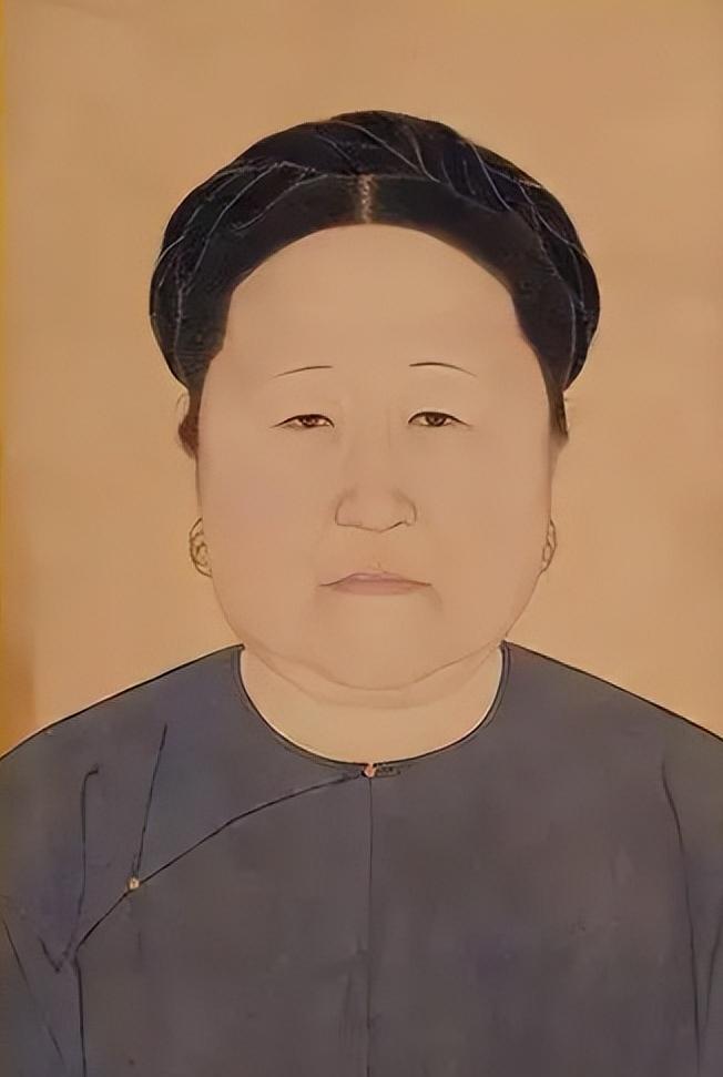 1688年，75岁的孝庄病逝，孙子康熙是她一手带大的，哭得上气不接下气。然而，康