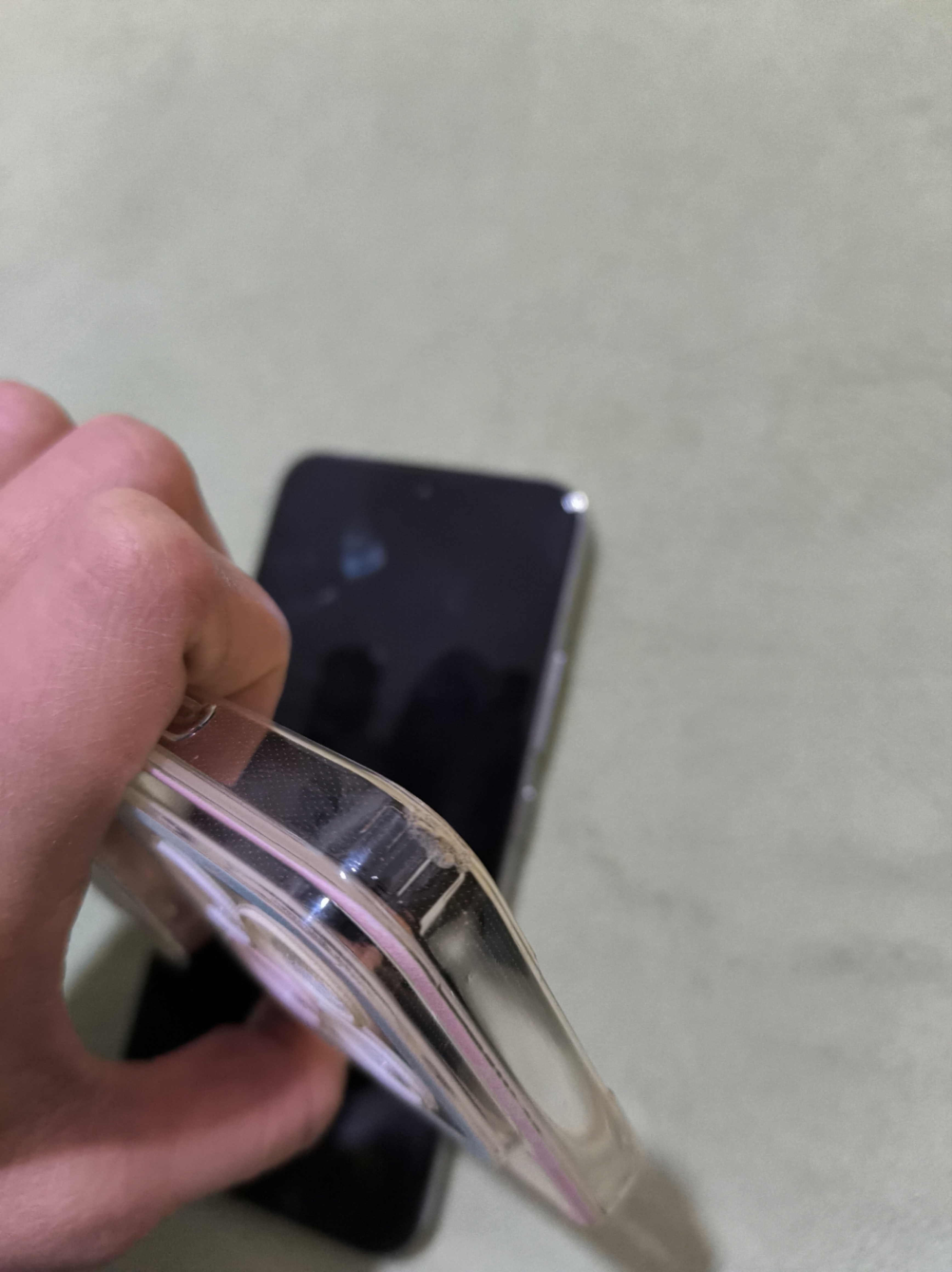 再也不敢用这种手机壳。 