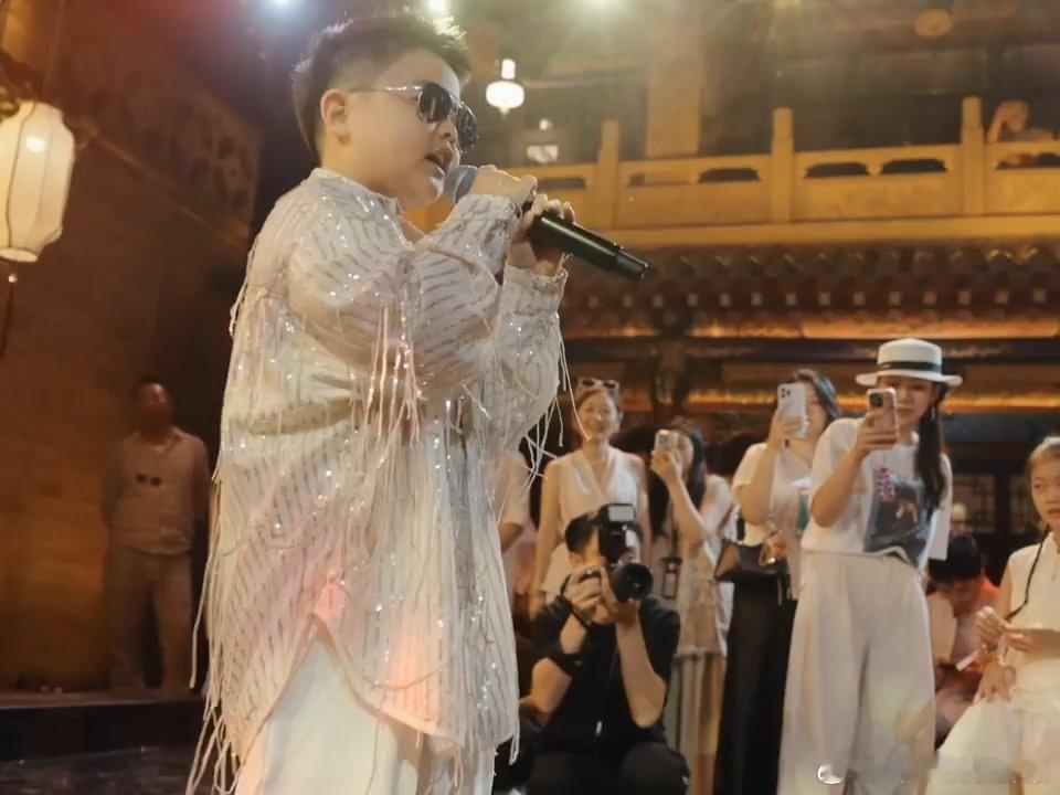小酒窝朵朵婚礼表演小酒窝朵朵董璇张维伊婚礼表演 小酒窝朵朵都在董璇张维伊婚礼上表