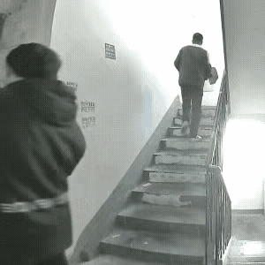 墙面垃圾就是这些败类搞的，该不该报警？
