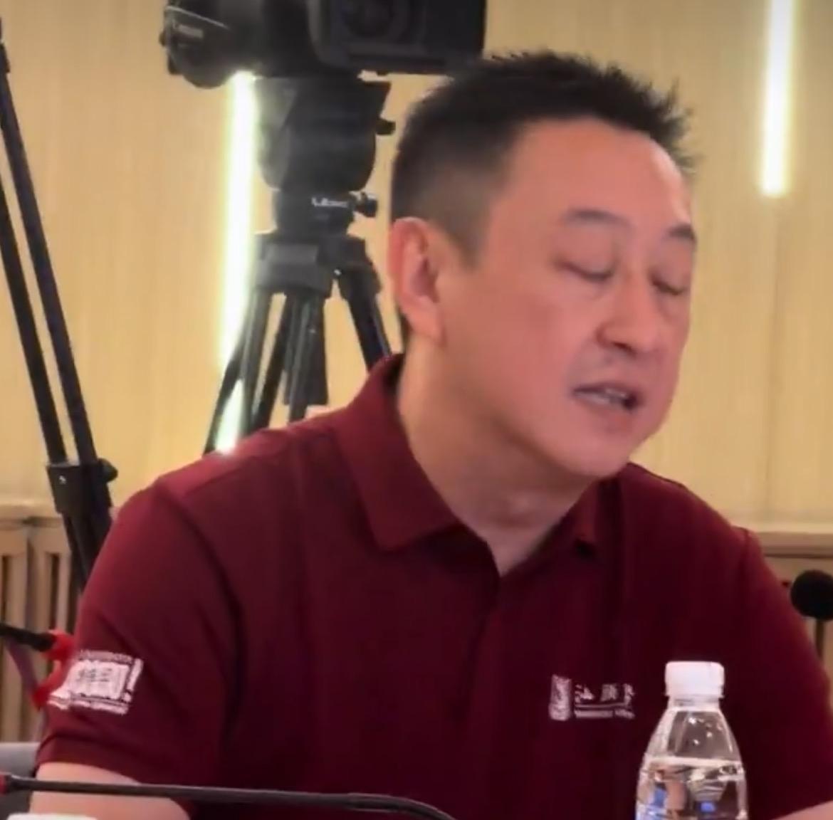 6月15日，汕头大学招生媒体见面会上，党委书记唐锐当场硬刚：李嘉诚不给钱了，全免