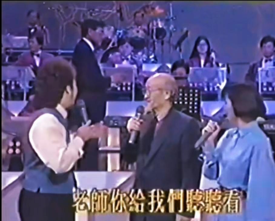 原来，西部歌王还上过张菲的节目，这可真是让人大开眼界。似乎是传统与现代，流行与民