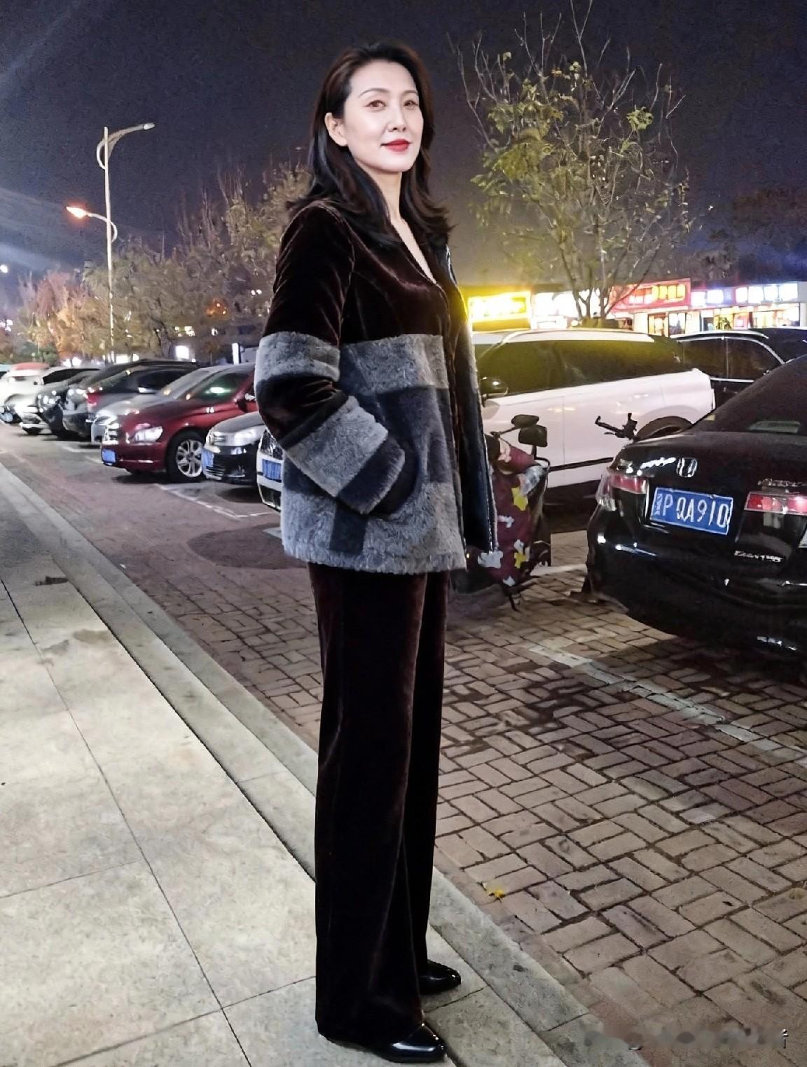 走过半生才懂，钱不用太多够花就好，朋友不用太杂知心就好，余生不长，把精力留给值得