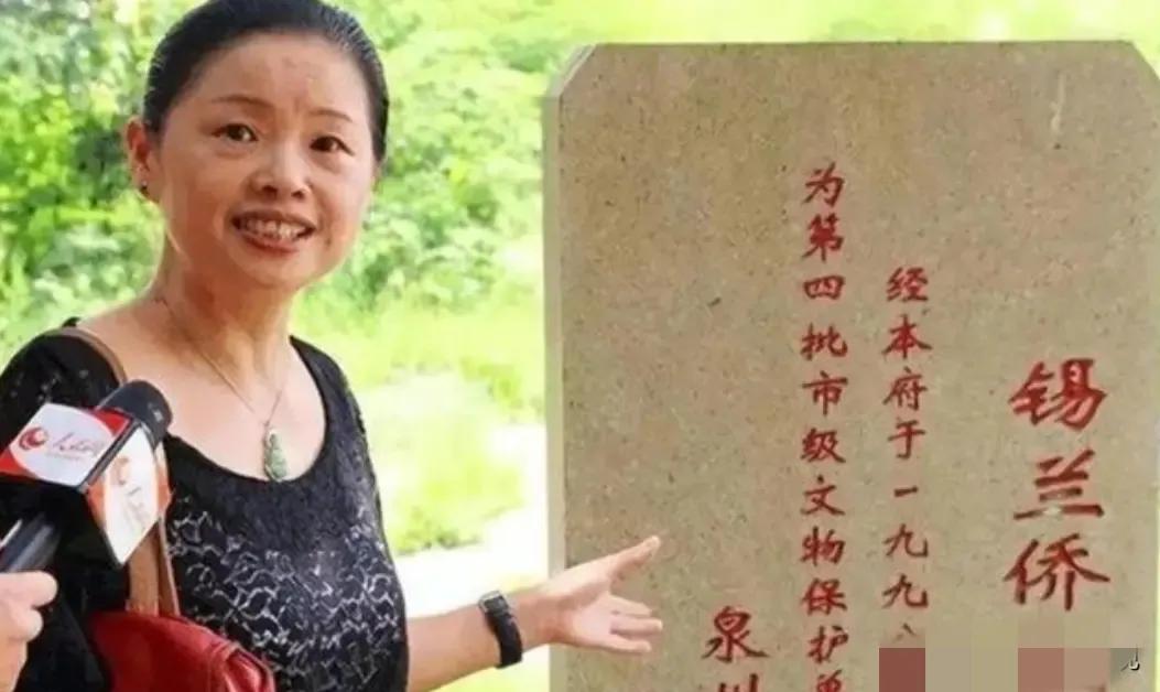 2002年，中国姑娘许世吟娥为了完成祖母的心愿，搭上了前往斯里兰卡的飞机，飞机刚