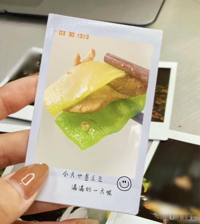 如果我是家长的话，我会选择吃来缓解教育孩子产生的焦虑情绪。

辣乎乎的吃食，甜甜