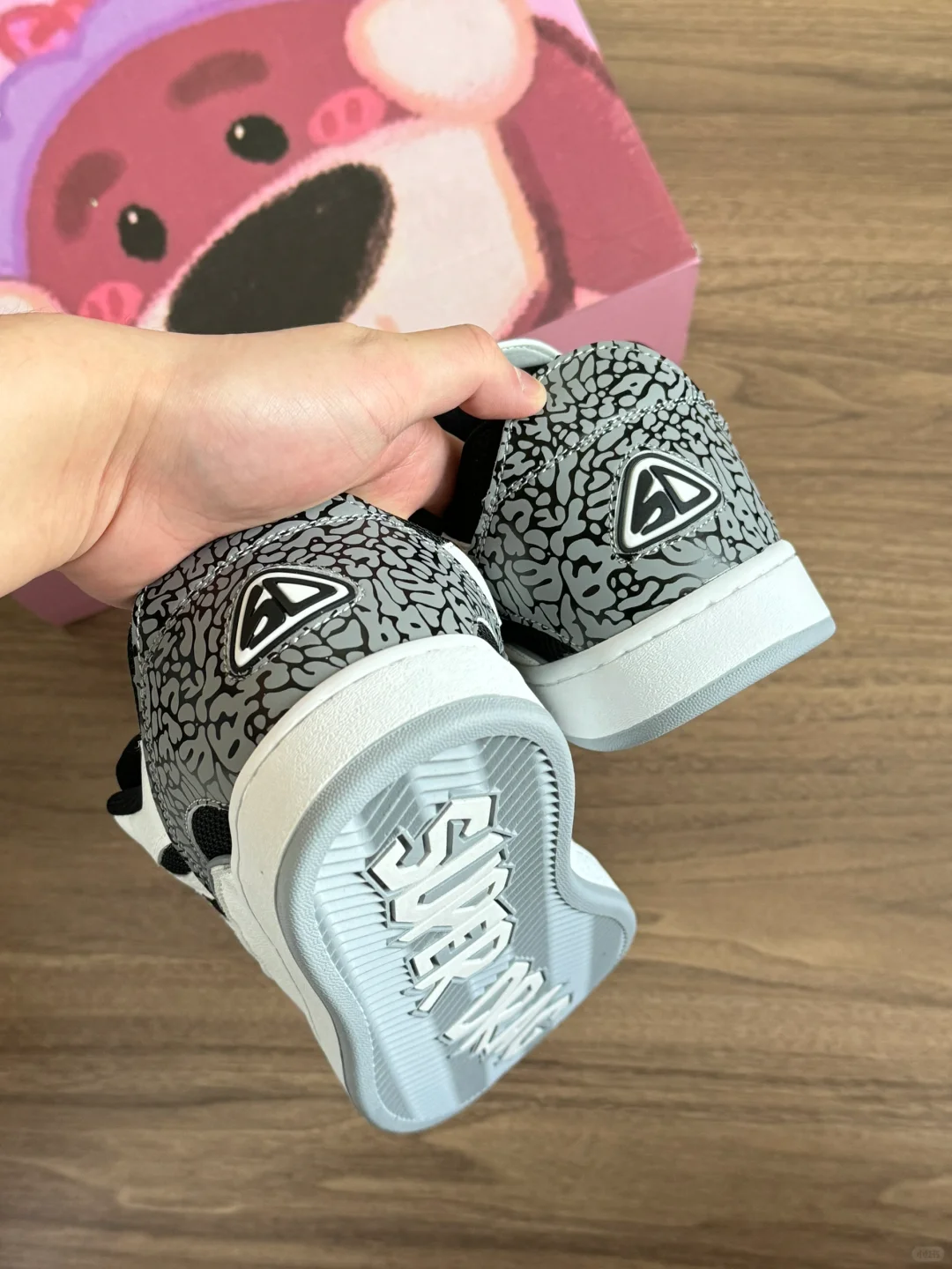 爱上一双鞋从鞋跟开始✨爆裂纹好赞！！