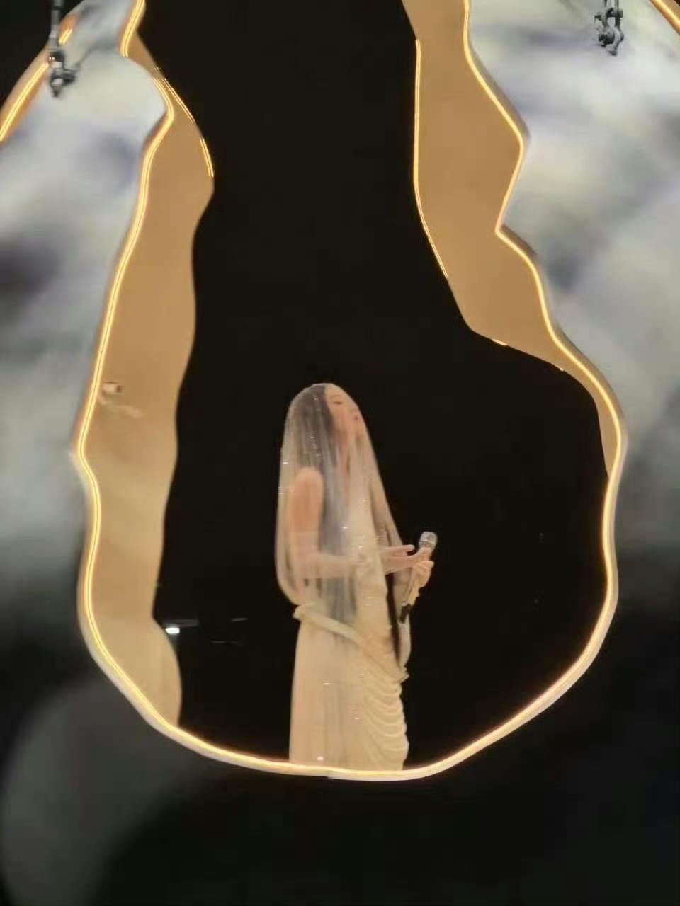 单依纯这是艺术好震撼天籁声线遇上梦幻舞美，灵珠降世华丽开场，双向奔赴造就震撼满分