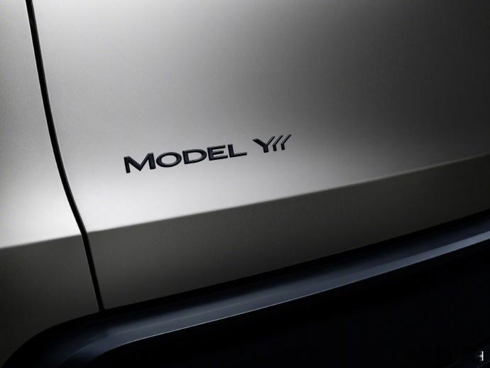 特斯拉ModelYL已到店特斯拉ModelYL售价33.9万元 看了很多网友的评