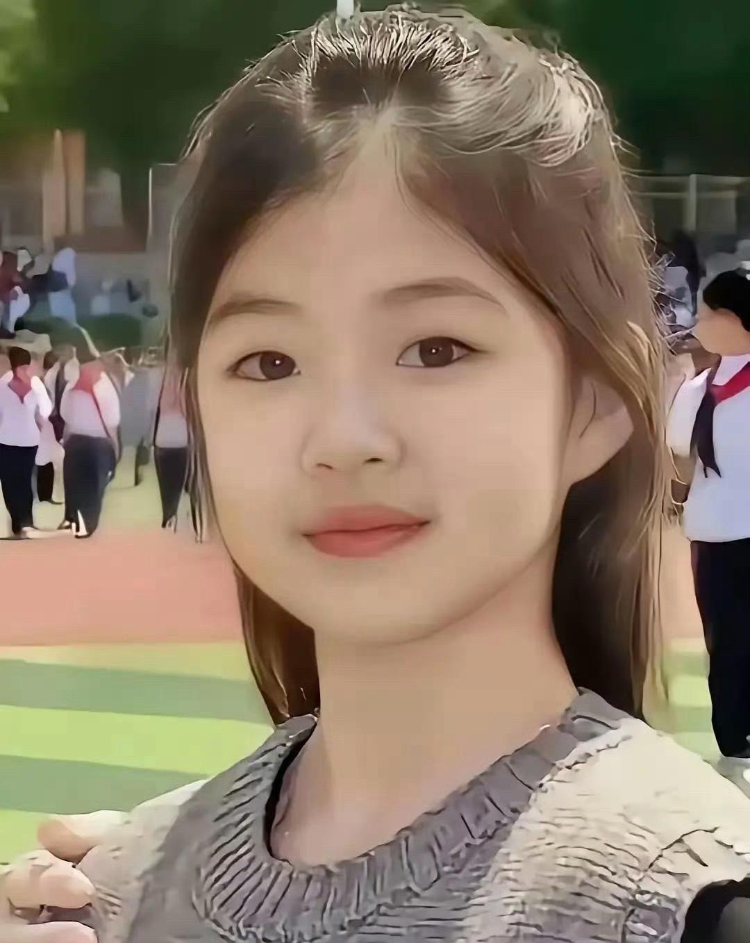 章子怡的女儿醒醒已经十岁了，长得好漂亮，未来的她应该也是走明星路线吧！ 