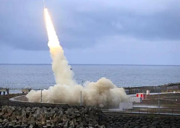 【3月2日，伊朗使用霍拉姆沙赫尔-4中远程弹道导弹，对以色列总理办公室、空军司令