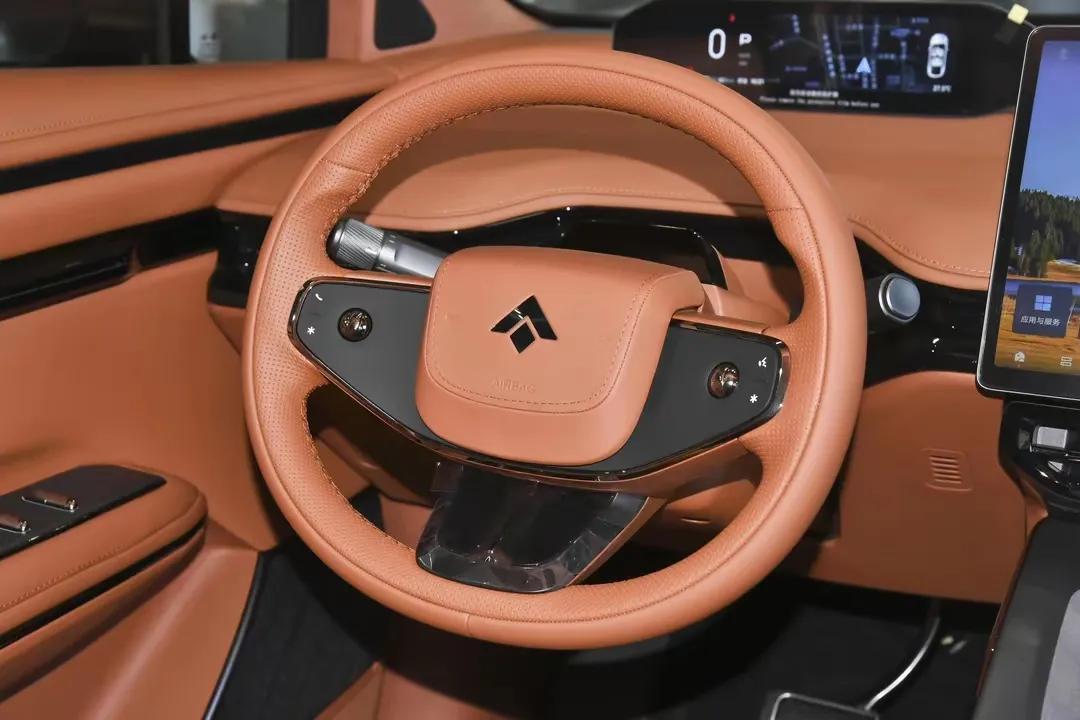 2025款昊铂HT到店啦！这可是款中大型SUV，18.99万元起的价格很有吸引力