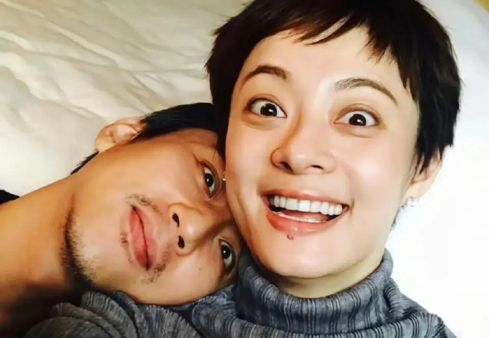 邓超孙俪现在是越来越像了，这才是真的有夫妻相，两口子有些角度去看甚至都一模一样了
