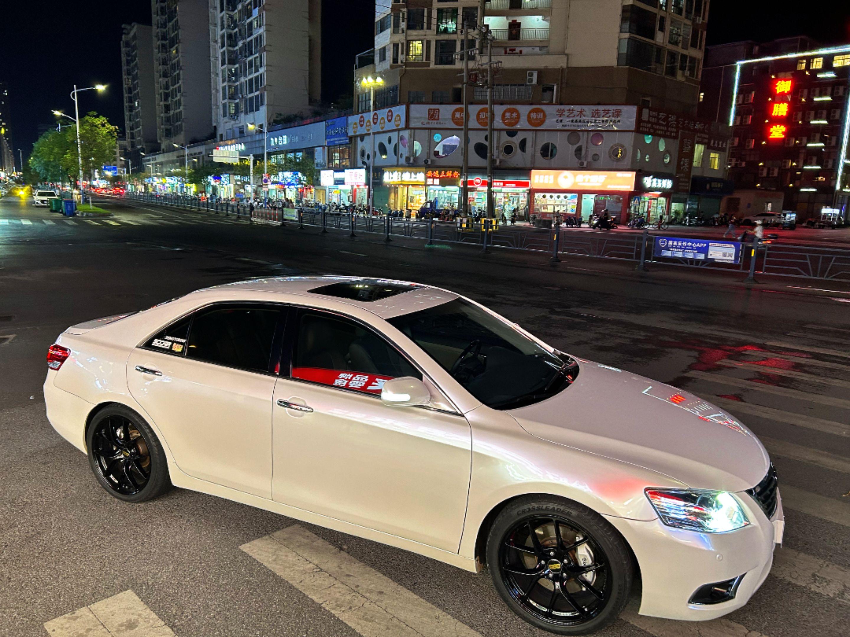 路过的几个大哥问我:“这是皇冠还是锐志？”愣是第一眼没看出来这是，有点偏运动了。